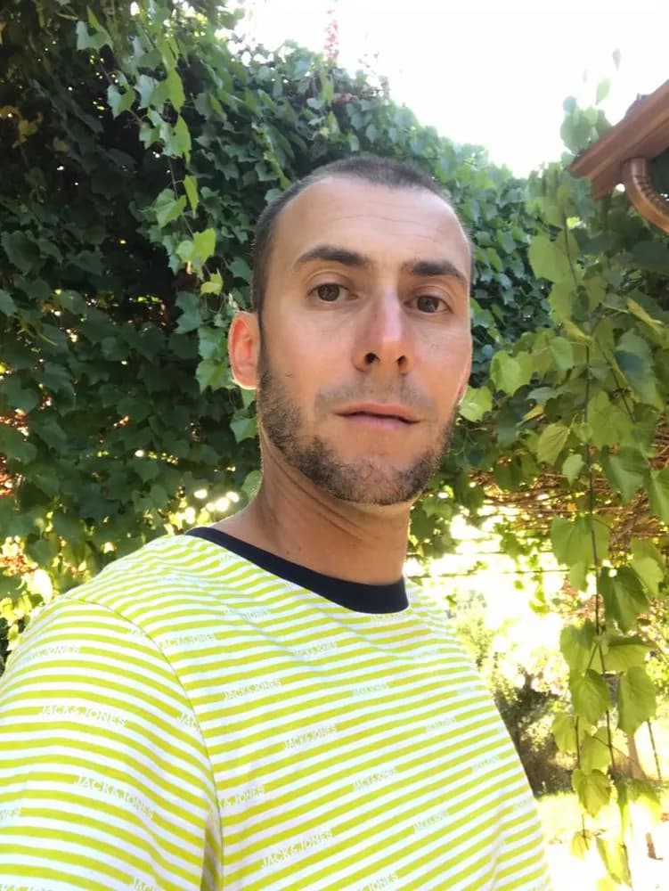 Profil de Karamba, 28 ans, Rencontre Libertine à Grächen (Valais)