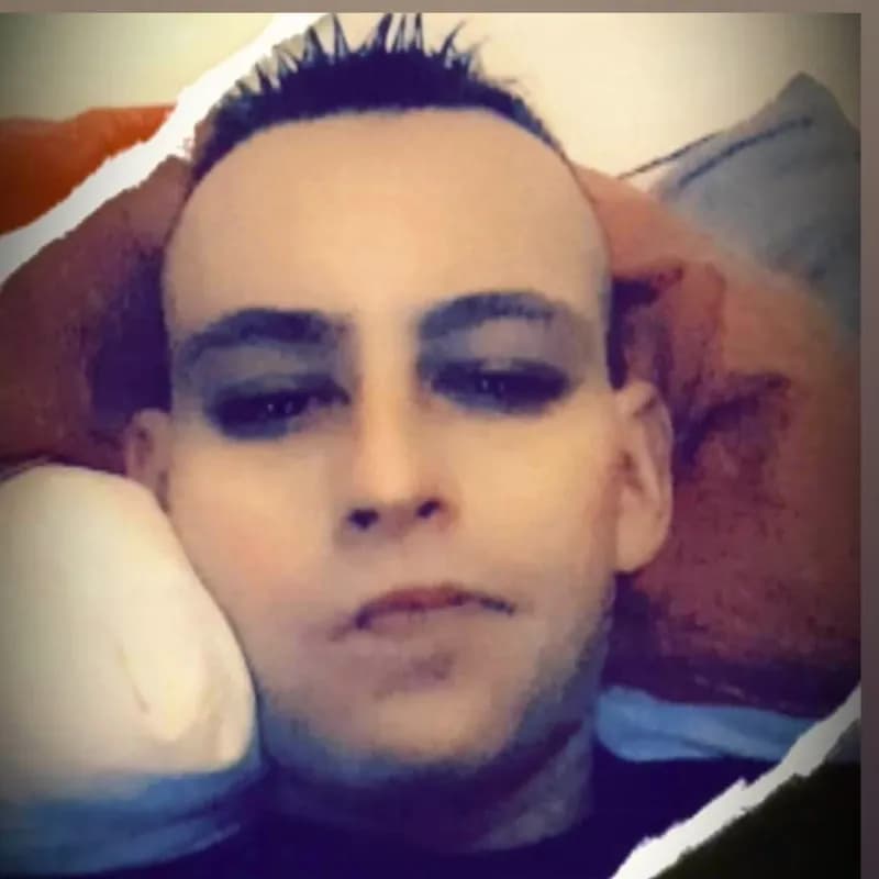 Profil de Edward, 33 ans, Rencontre Libertine à Mulegns (Grisons)