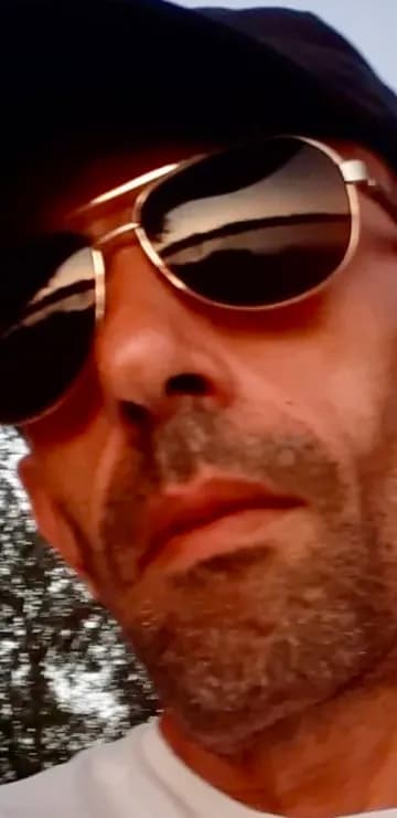 Profil de Younous, 40 ans, Rencontre Libertine à Grenilles (Fribourg)