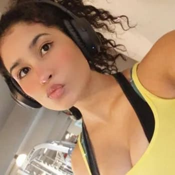 Profil de Khadija, 35 ans, Rencontre Libertine à Camuns (Grisons)