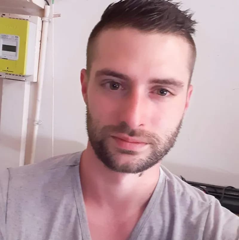 Profil de Ayron, 36 ans, Rencontre Libertine à Ebnet (Lucerne)