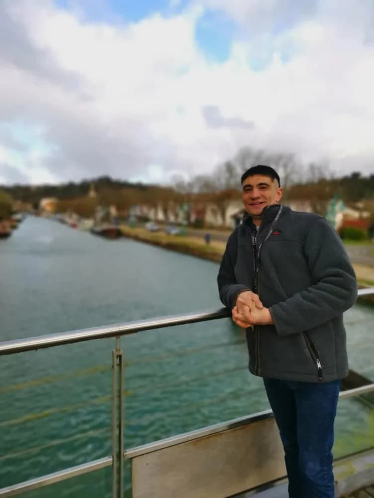 Profil de Alim, 25 ans, Rencontre Libertine à Mötschwil (Berne)