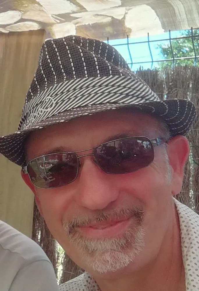 Profil de Jawed, 41 ans, Rencontre Libertine à Rongellen (Grisons)