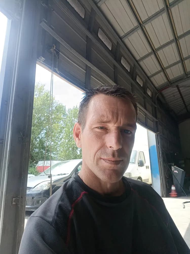 Profil de Anes, 43 ans, Rencontre Libertine à Schattdorf (Uri)