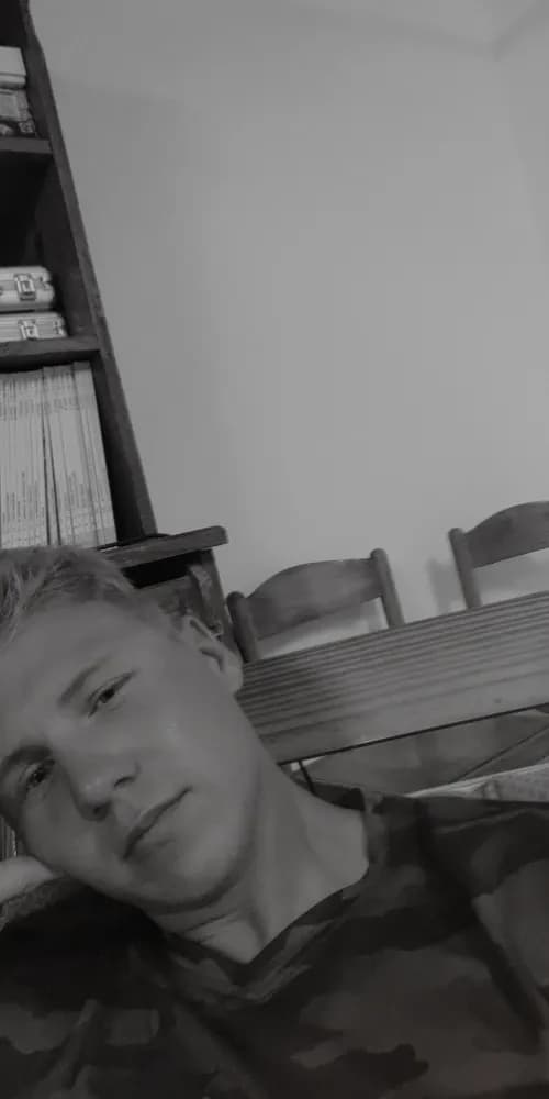 Profil de Salah, 29 ans, Rencontre Libertine à Vattiz (Grisons)