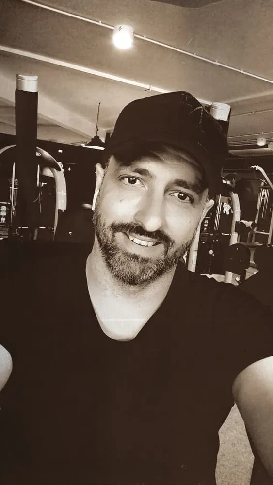 Profil de Tyler, 37 ans, Rencontre Libertine à Alp Grüm (Grisons)