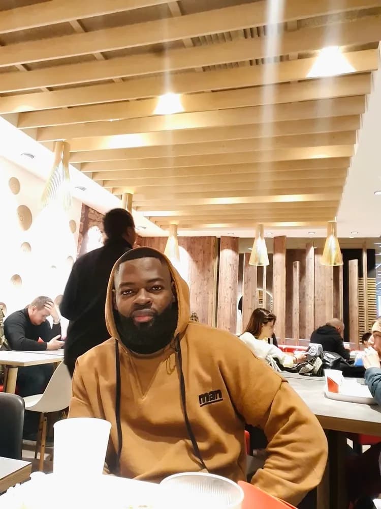 Profil de Augustin, 37 ans, Rencontre Libertine à Urnäsch (Appenzell Rhodes-Extérieures)