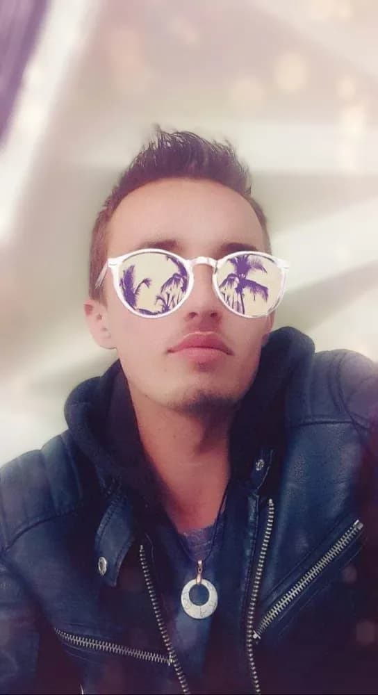 Profil de Nayel, 24 ans, Rencontre Libertine à Tartar (Grisons)