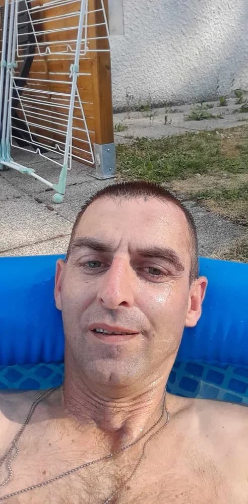 Ennio - Rencontre Libertine à Trasadingen Profil de Ennio, 27 ans, Rencontre Libertine à Trasadingen (Schaffhouse)